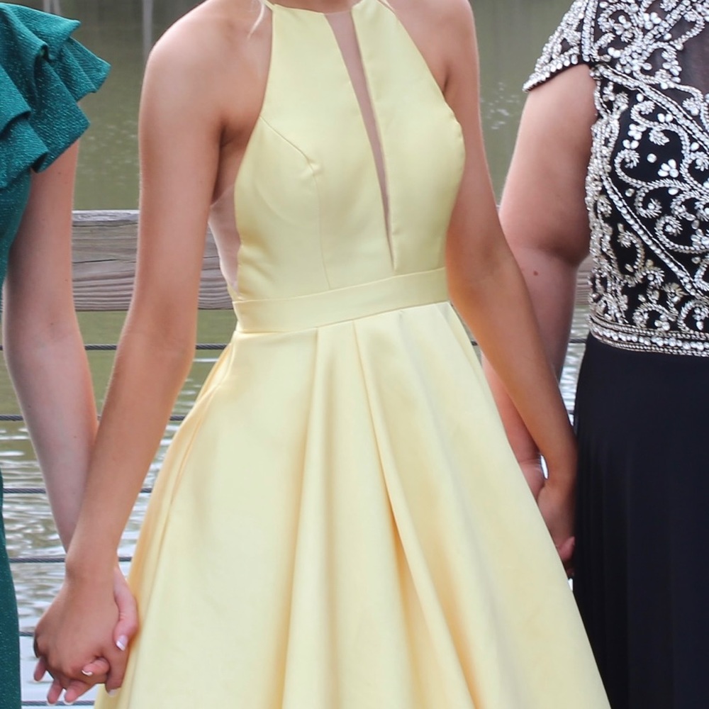 Sheri Hill prom dress size 2, pockets and padding